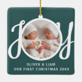 Onze eerste kerst tweeling foto groene Keepsake Keramisch Ornament (Achterkant)