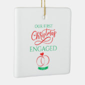 Onze Eerste Kerst Verloofd 2025 Keramisch Ornament (Rechts)