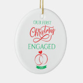 Onze Eerste Kerst Verloofd 2025 Keramisch Ornament (Rechts)