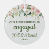 Onze Eerste Kerst Verloofd Persoonlijk Koppel Glas Ornament (Voorkant)