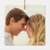 Onze eerste kerst verloofd vrolijk geschenk keramisch ornament (Achterkant)