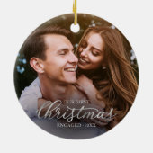 Onze Eerste Kerst Verloofd Zilver Folie Schrift Keramisch Ornament (Achterkant)
