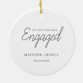 Onze eerste kerst verloofde zwart-wit foto keramisch ornament (Achterkant)