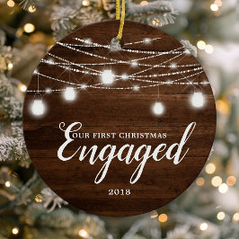 Onze Eerste Kerst Verloving. Kerstmis Maatwerk Keramisch Ornament