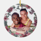 Onze Eerste Kerst Verloving Koppel Foto Bloemen Keramisch Ornament (Achterkant)