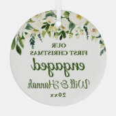 Onze Eerste Kerst Verloving Persoonlijk Koppel Glas Ornament (Achterkant)