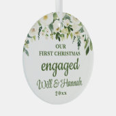 Onze Eerste Kerst Verloving Persoonlijk Koppel Glas Ornament (Voorkant Rechts)