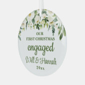 Onze Eerste Kerst Verloving Persoonlijk Koppel Glas Ornament (Voorkant links)