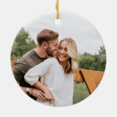 Onze Eerste Kerst Wit Deur Koppel Foto  Keramisch Ornament (Achterkant)