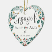 Onze eerste kerstakerkerkerst met rode kerstaven keramisch ornament (Links)