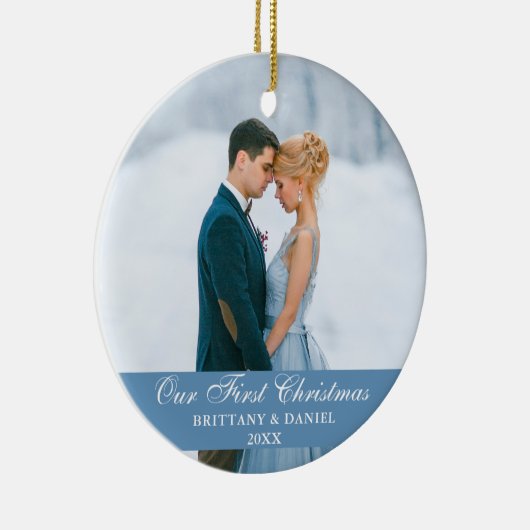 Onze eerste kerstblauwe paarfoto keramisch ornament (Rechts)