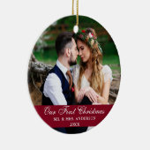 Onze eerste kerstbruiloft Foto Burgundy Keramisch Ornament (Rechts)