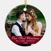 Onze eerste kerstbruiloft Foto Burgundy Keramisch Ornament (Voorkant)