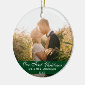 Onze eerste kerstbruiloft Foto groen Keramisch Ornament (Links)