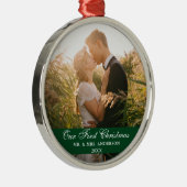 Onze eerste kerstbruiloft Foto groen Metalen Ornament (Rechts)