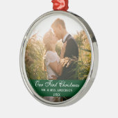 Onze eerste kerstbruiloft Foto groen Metalen Ornament (Links)