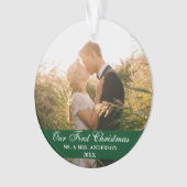 Onze eerste kerstbruiloft Foto groen Ornament (voorkant)