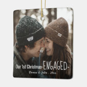 Onze eerste kerstcadeaufoto met script elegant keramisch ornament (Links)