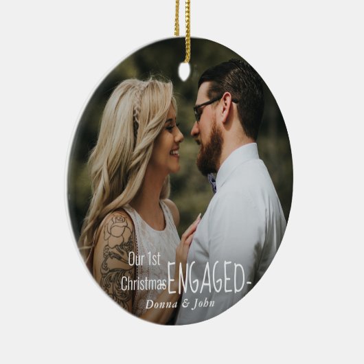 Onze eerste kerstcadeaufoto met script elegant keramisch ornament (Rechts)