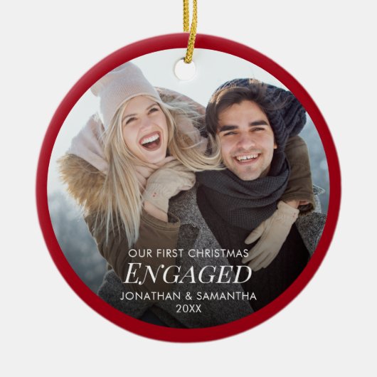 Onze eerste kerstcadeaufoto rood keramisch ornament (Voorkant)
