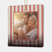 Onze eerste kerstcadeaufoto van Modern Farmhouse Keramisch Ornament (Links)