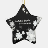 Onze eerste kerstcadeautjes voor de bruiloft keramisch ornament (Links)