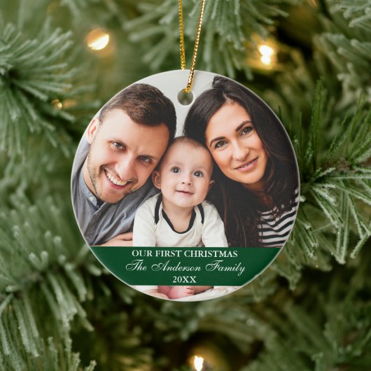 Onze eerste kerstfamilie Foto groen Keramisch Ornament (Boom)