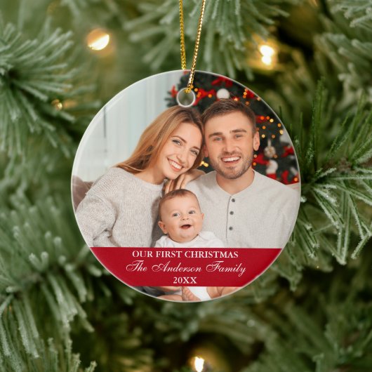 Onze eerste kerstfamilie Foto rood Keramisch Ornament (Boom)