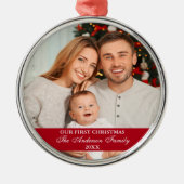 Onze eerste kerstfamilie Foto rood Metalen Ornament (Voorkant)