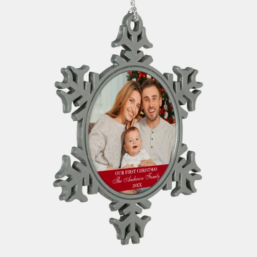 Onze eerste kerstfamilie Foto rood Tin Sneeuwvlok Ornament (Links)