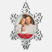 Onze eerste kerstfamilie Foto rood Tin Sneeuwvlok Ornament (Rechts)