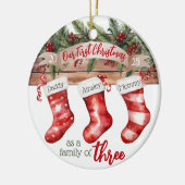 Onze eerste kerstfamilie van 3 aangepaste kousen keramisch ornament (Links)