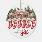 Onze eerste kerstfamilie van 6 aangepaste kousen keramisch ornament (Links)
