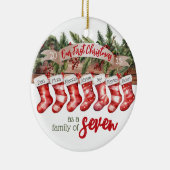Onze eerste kerstfamilie van 7 aangepaste kousen keramisch ornament (Rechts)