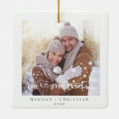 Onze eerste kerstfeestdag met twee kanten keramisch ornament (Achterkant)