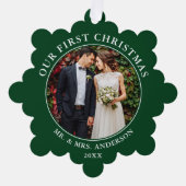 Onze eerste kerstfeestelijke foto groen ornament kaart (Voorkant)