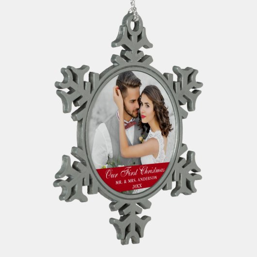 Onze eerste kerstfeestelijke foto Rood Tin Sneeuwvlok Ornament (Links)