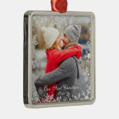 Onze eerste kerstfeestelijke foto Snowflake Border Metalen Ornament (Rechts)