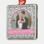 Onze eerste kerstfeestelijke organisatie metalen ornament (Links)