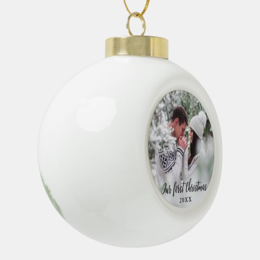 Onze eerste kerstfeestfoto keramische bal ornament (Links)