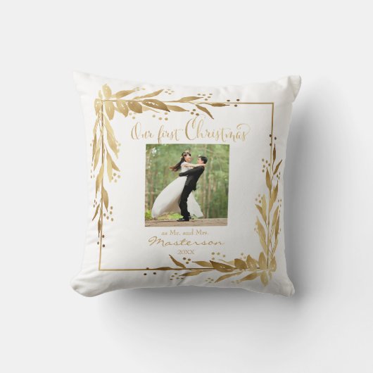 Onze eerste Kerstfoto Gouden Krans op Wit Kussen (Voorkant)