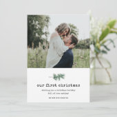Onze eerste kerstfoto Holly Pas getrouwd Kerstmis Feestdagenkaart (Staand voorkant)