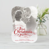 Onze eerste kerstfoto in het witte script feestdagenkaart (Staand voorkant)