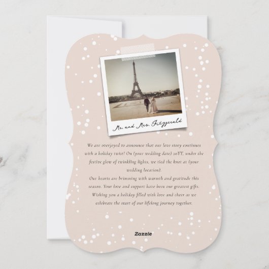 Onze eerste kerstfoto in het witte script feestdagenkaart (Achterkant)