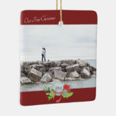 Onze eerste kerstfoto is aangepast keramisch ornament (Rechts)