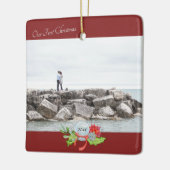 Onze eerste kerstfoto is aangepast keramisch ornament (Links)