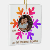 Onze eerste kerstfoto, kleurrijk Snowflake Kinder Keramisch Ornament (Rechts)