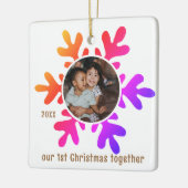 Onze eerste kerstfoto, kleurrijk Snowflake Kinder Keramisch Ornament (Links)