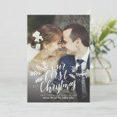 Onze eerste kerstfoto met handschrift Pas getrouwd Feestdagenkaart (Staand voorkant)