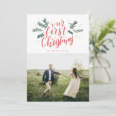 Onze eerste kerstfoto met handschrift Pas getrouwd Feestdagenkaart (Staand voorkant)